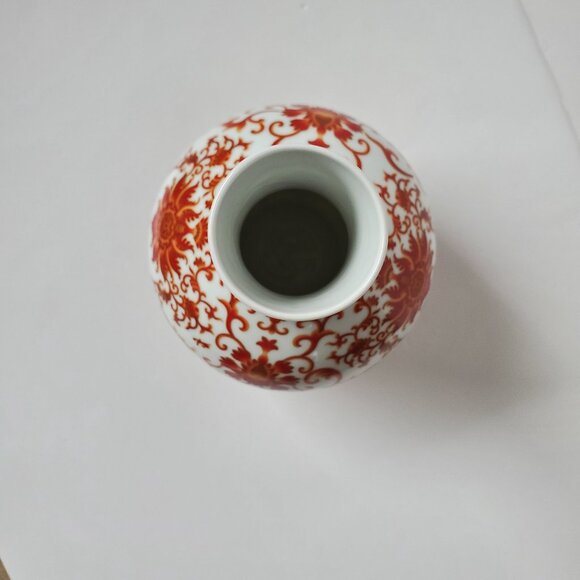 Vintage Chinese Ball Vase with Red Coral Motif Pattern Scroll Vines Koi Fish 10" - Picture 6 of 9